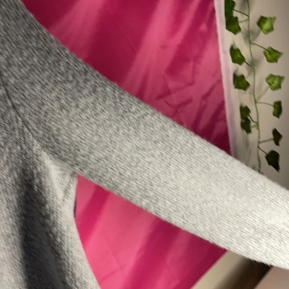 A girls grey loft sweater Size Xs - Picture 5 of 5